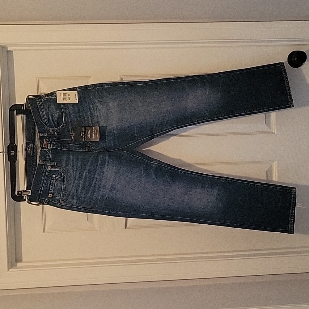 Lucky Brand 410 Athletic Fit Jean waist: 28” (mi-sized as 30”); inseam: 30”